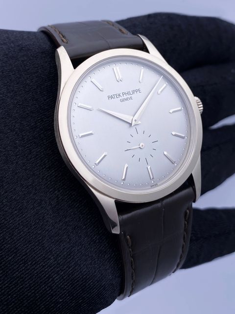 Patek Philippe Calatrava 5196G-001 Image 3